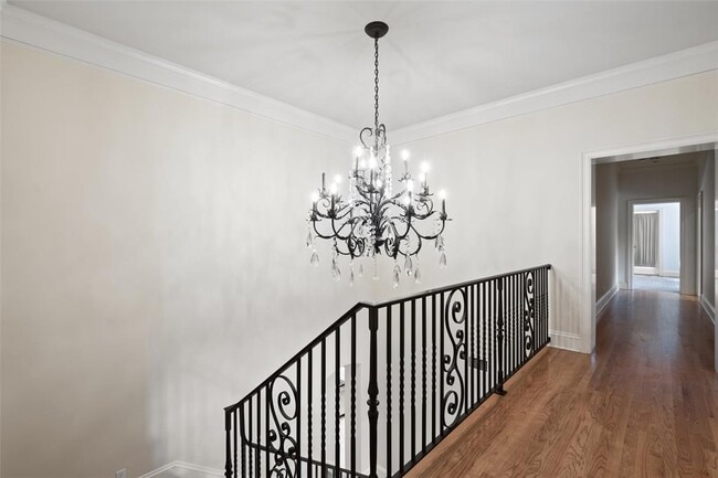 Building Photo - 602 Las Lomas Dr