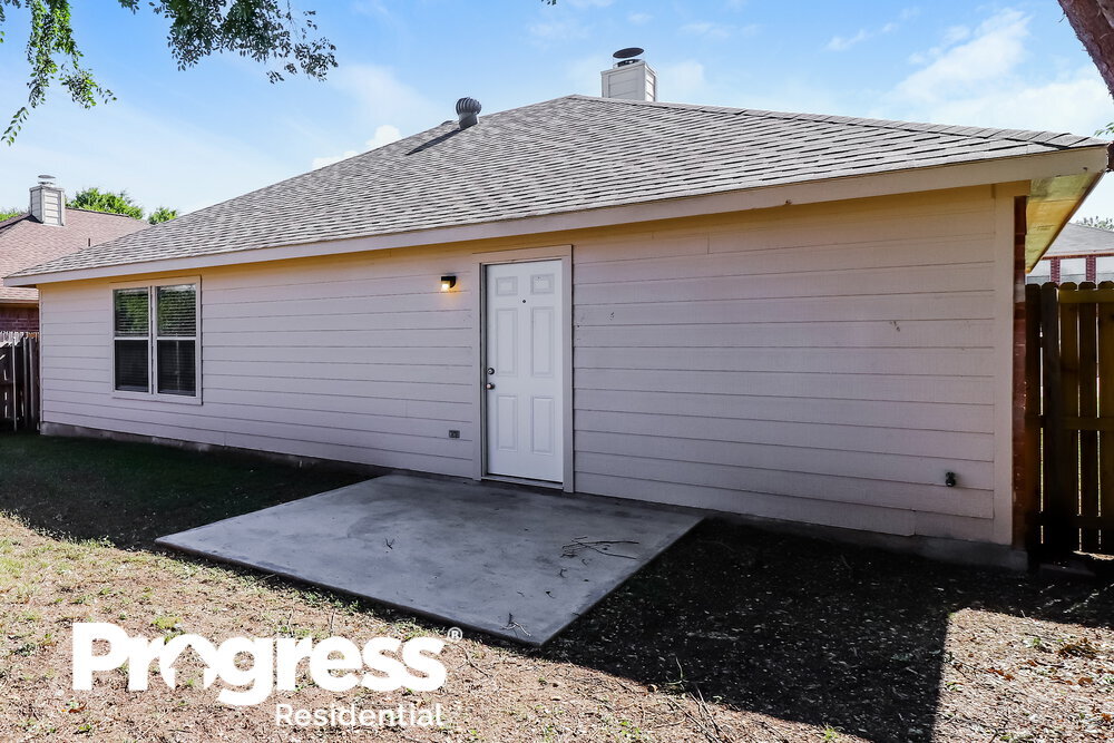 Building Photo - 327 Tioga Dr