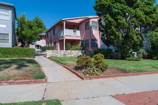 Primary Photo - 3722 1/2-3718 1/2 Corinth Ave