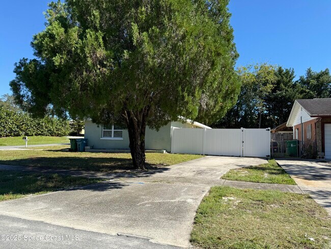 Building Photo - 337 Mc Leod Dr