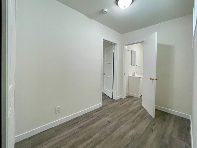 Building Photo - Cozy 1bd 1 ba In Los Angeles