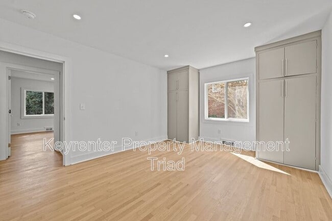 Building Photo - 3807 W Friendly Ave