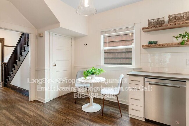 Building Photo - 536 NE San Rafael St