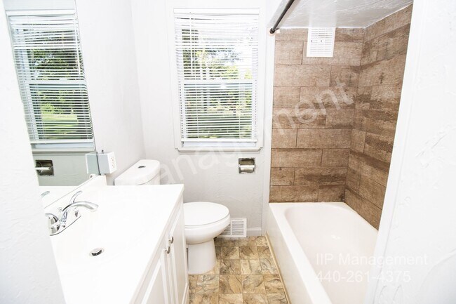 Building Photo - Lovely 3BD & 1.5BA Updated Home in North R...