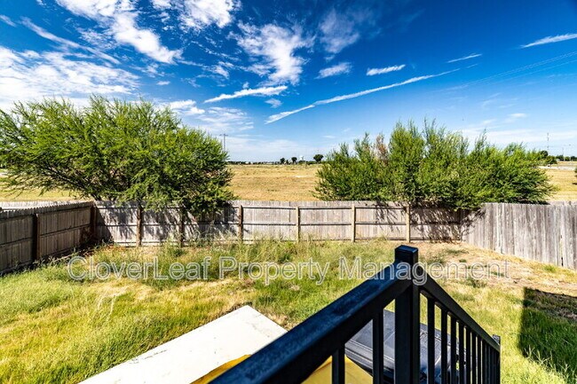 Building Photo - 308 Rustic Springs