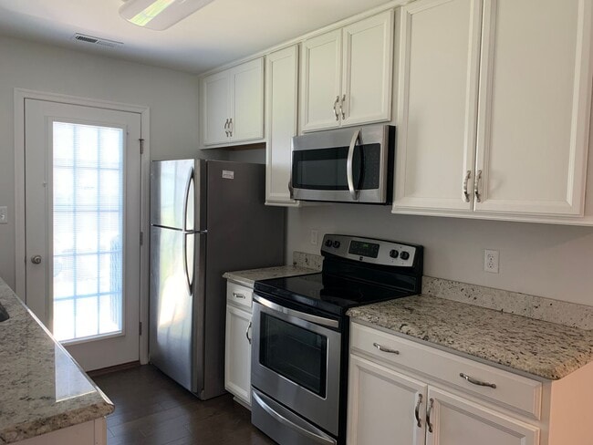 Building Photo - End Unit Townhome in Campbell County