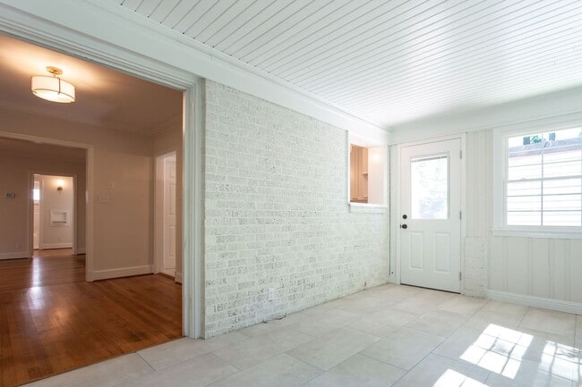 Building Photo - 3408 Kirby Dr