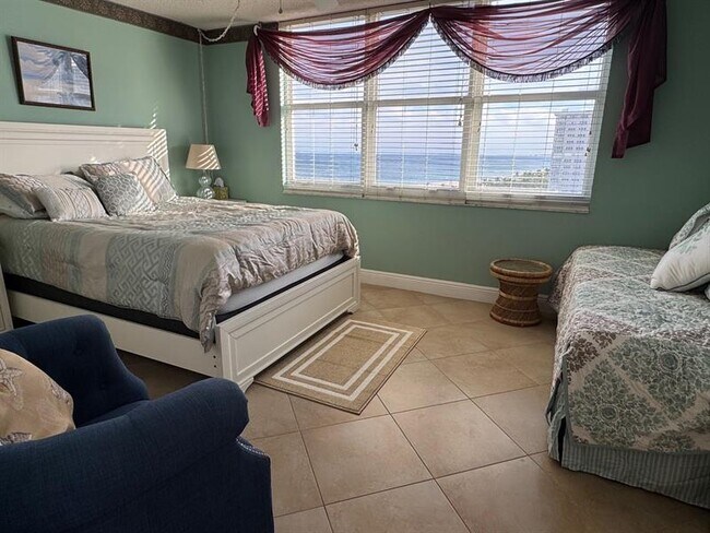 Building Photo - 305 N Pompano Beach Blvd