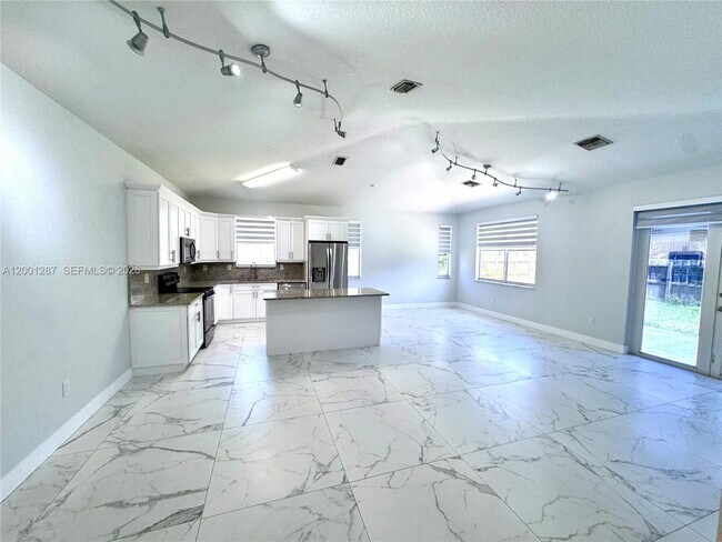 Building Photo - 21405 Ingraham Ave Rd