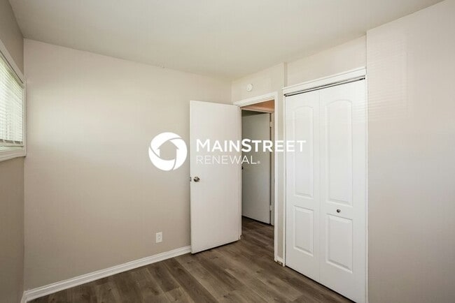 Building Photo - 3 Bedroom Pet-Friendly Home in Indianapolis, IN with Main Street Renewal