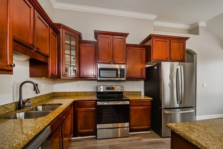 Building Photo - 6010 Abigail Bluffs Cove