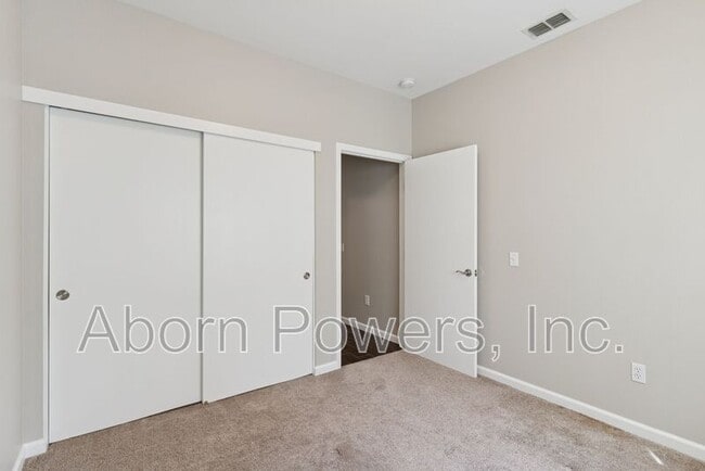 Building Photo - 620 Pearl Pl