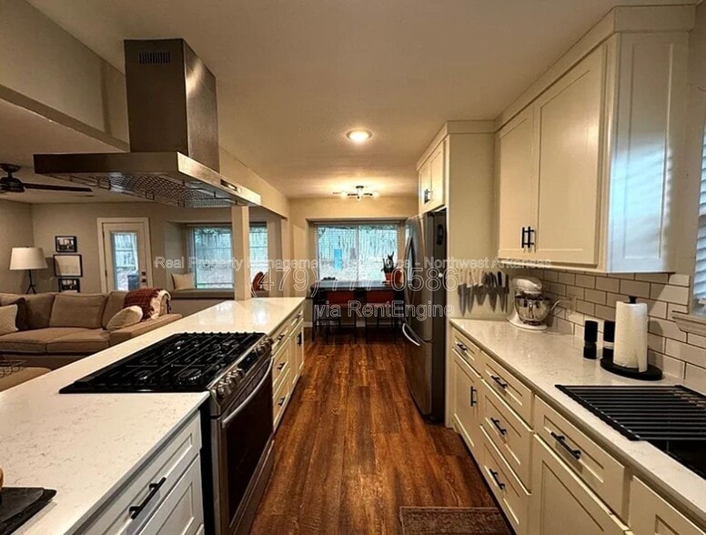 Building Photo - 1739 Creek Ct