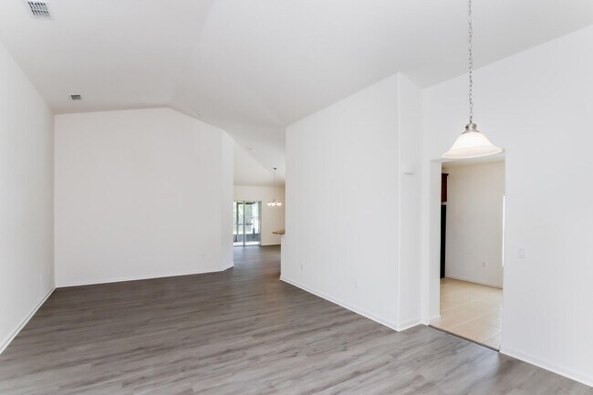 Building Photo - 236 Abernathy Cir