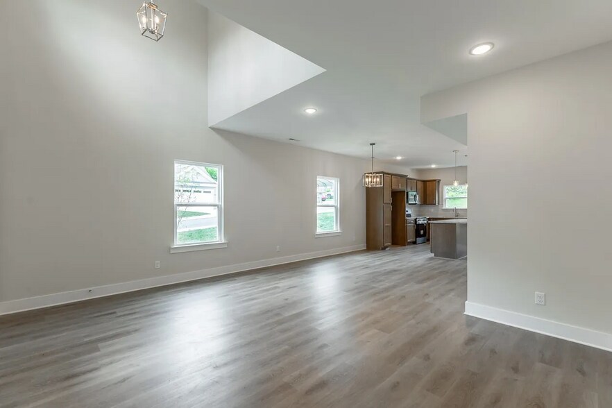 Building Photo - 4696 Heiskell Dr