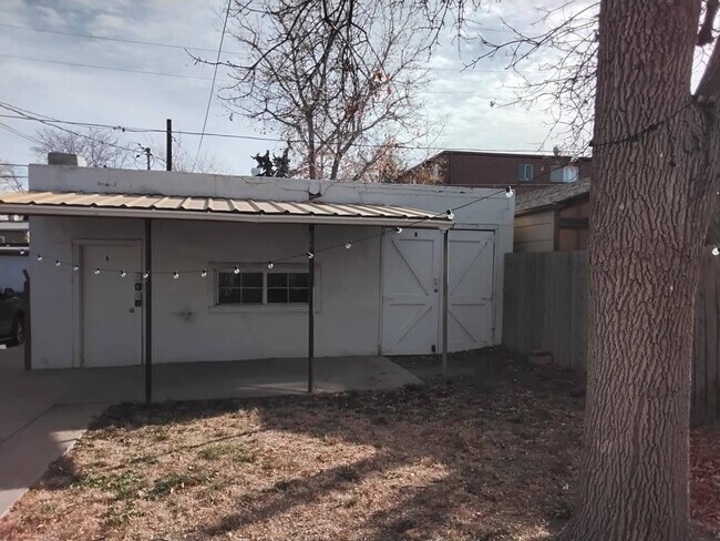 Building Photo - Stylish Governors' Park 1 bed/1 bath apartment near Cherry Creek Trail