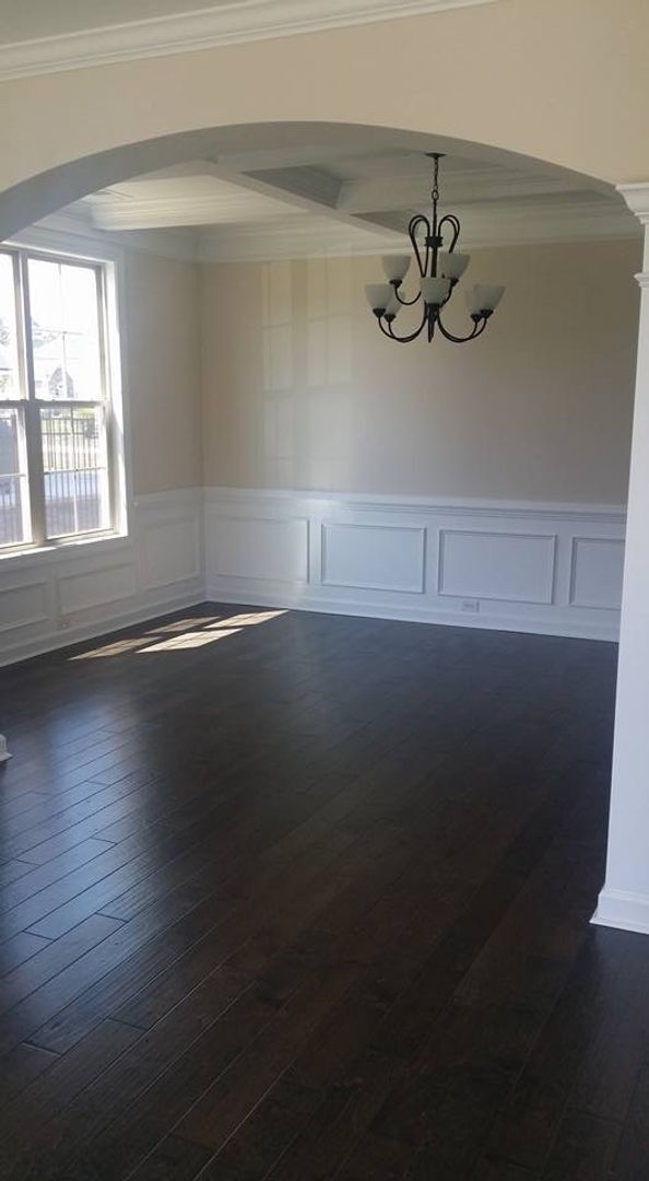 Building Photo - 5 bedroom 4 bath plus Bonus Room and Much More!!