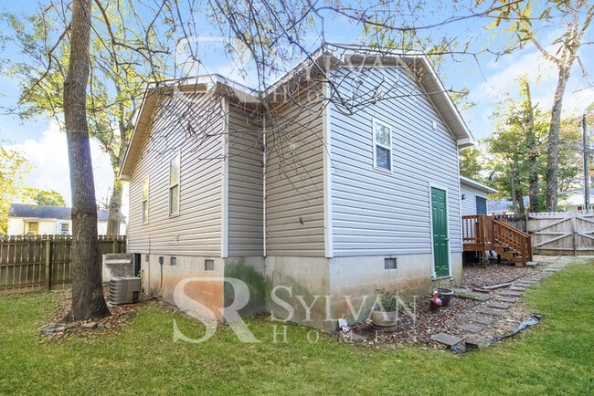Building Photo - Where Charm Meets Comfort