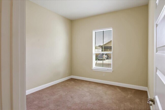 Building Photo - 3750 E Palm Valley Blvd