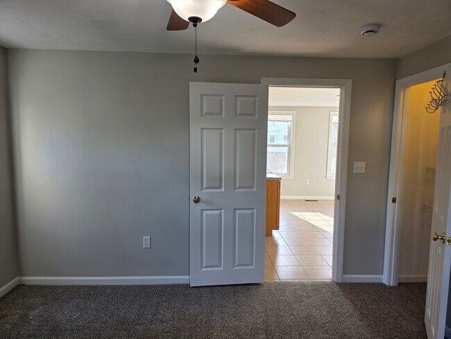 Building Photo - 284 School St