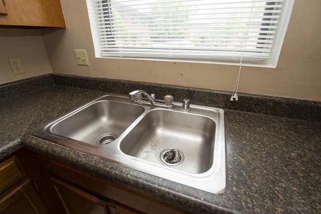 Building Photo - Two bedroom condo