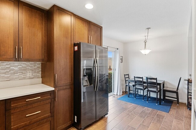 Building Photo - Updated 3bed/3bath with Finished Basement
