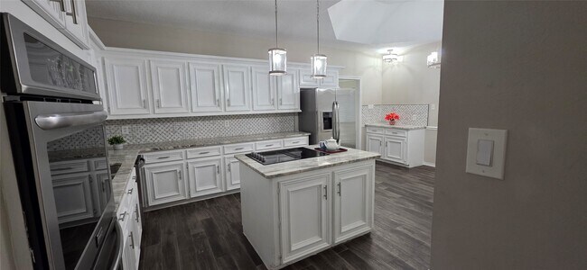 Building Photo - 1214 W Forest Dr