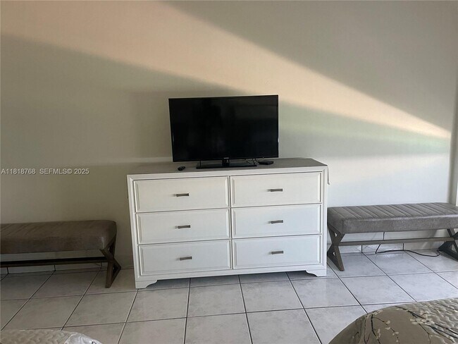 Building Photo - 5601 Collins Ave