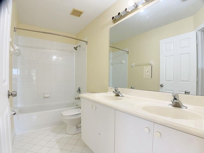 Building Photo - 5152 Woodfield Way