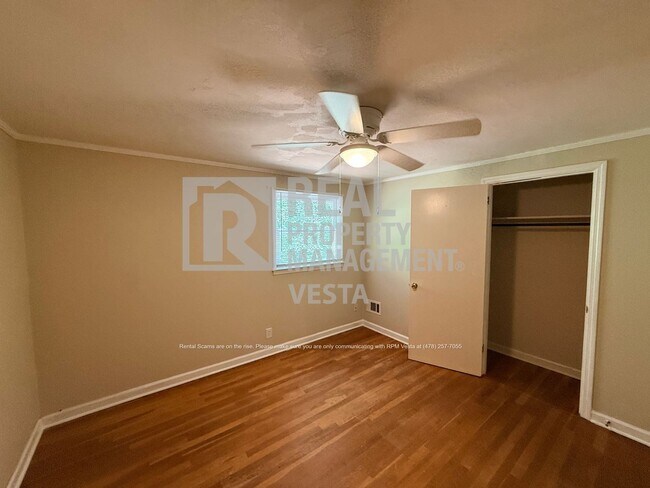 Building Photo - 1933 Deerwood Pl