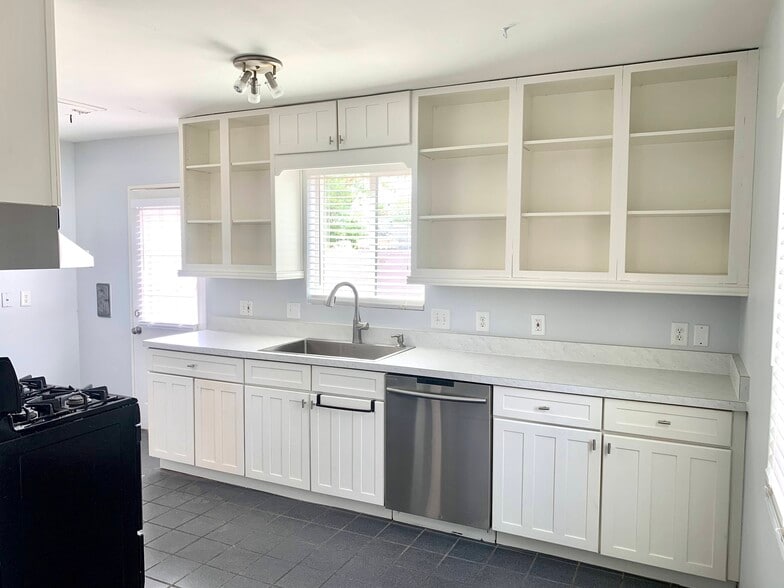 Kitchen - 1637 East Coronado Road