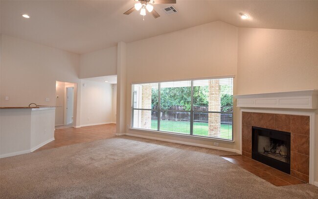 Building Photo - 22 E Hobbit Glen Dr