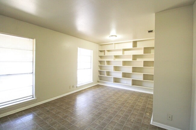 Building Photo - 10906 Lands Run St