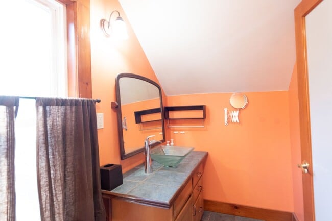 Building Photo - 4 Bedroom house conveniently located in Florence