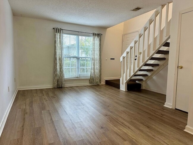 Building Photo - 2494 Etiwan Ave