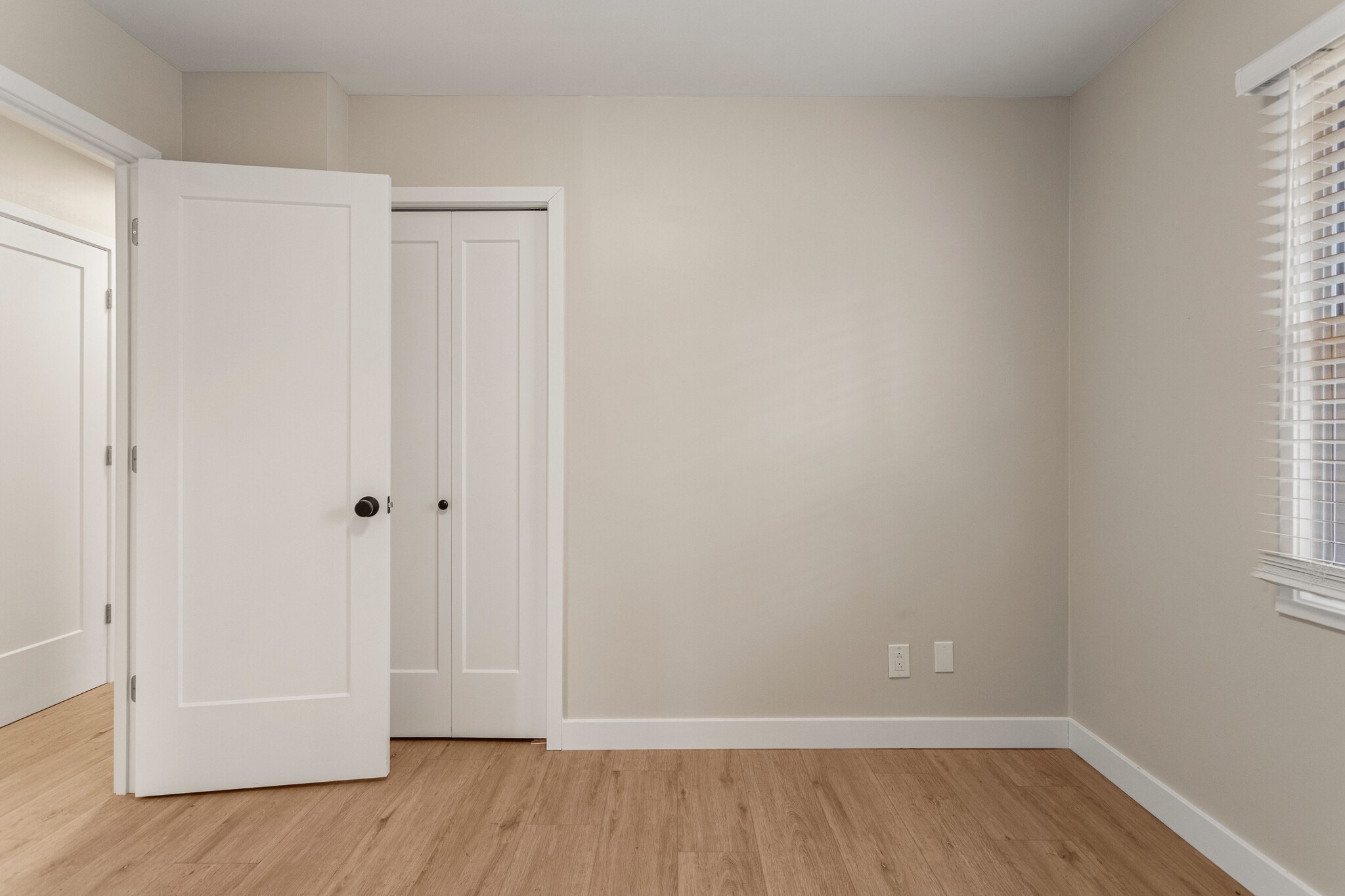 Building Photo - 1710 Crescent Dr