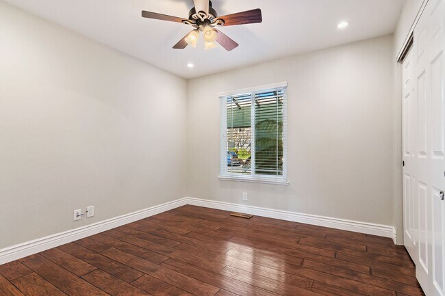 Building Photo - Great single story home in Benicia With All Utilities Included