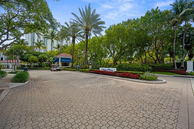 Building Photo - 3255 NE 184th St