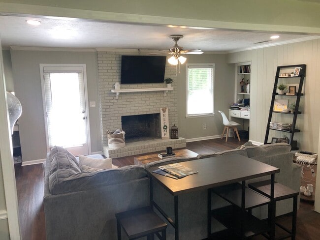 Building Photo - 5438 Brookview Dr