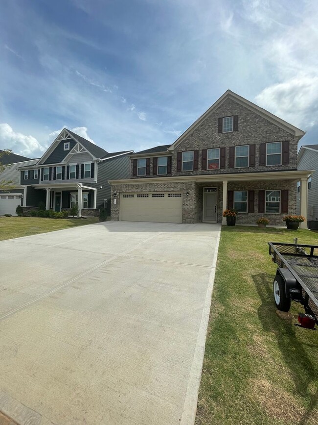 Building Photo - 5 Bedroom 4 Bath home in the Woodruff, Bra...