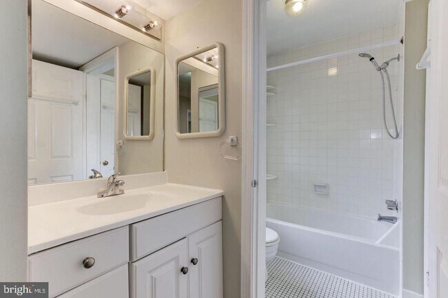 Building Photo - 1759 N Cliff St