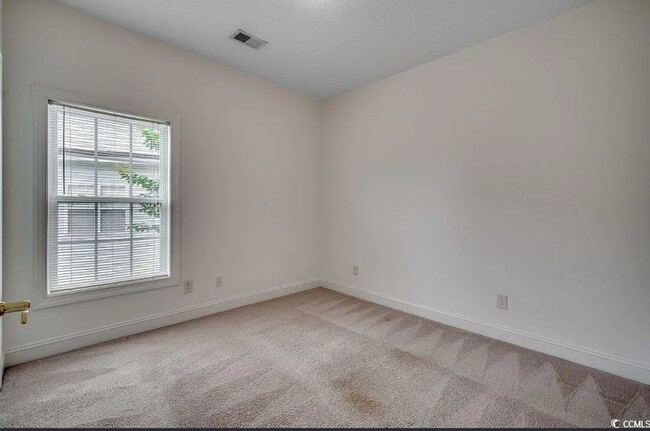 Building Photo - Coastal Living Made Easy – 3BR Condo for Rent