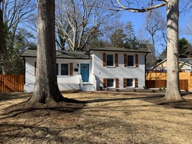 Front - 1011 Cutler Plz