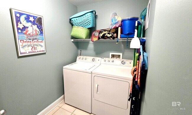 Building Photo - 455 E Beach Blvd