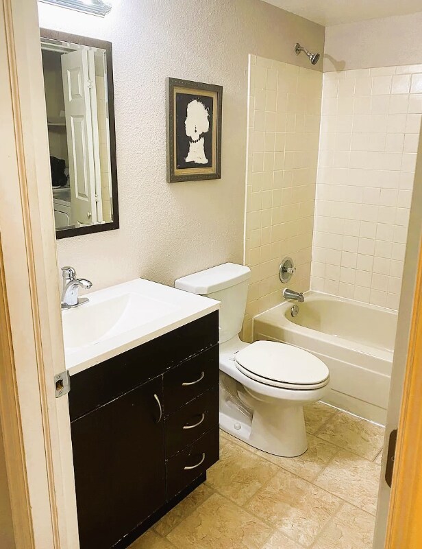 Building Photo - 8225 Fairmount Dr