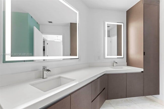 Building Photo - 851 NE 1st Ave