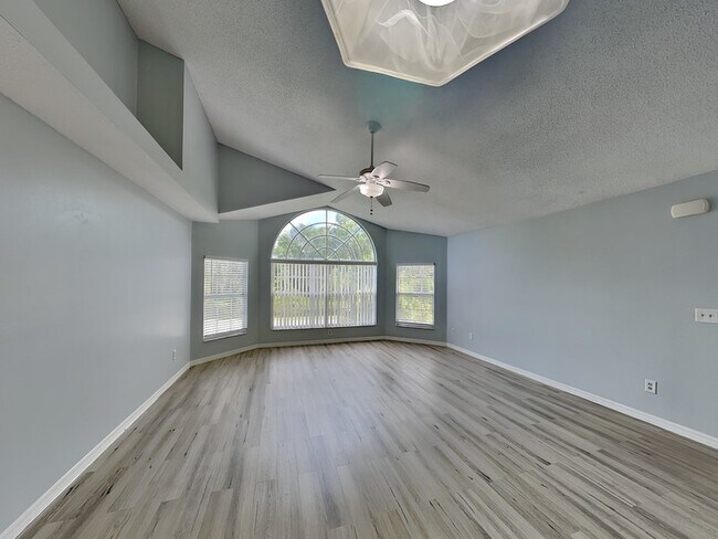 Building Photo - 2020 Royal Bay Blvd