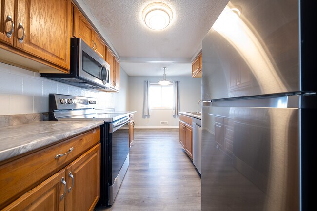 Building Photo - 7677 Whitney Dr