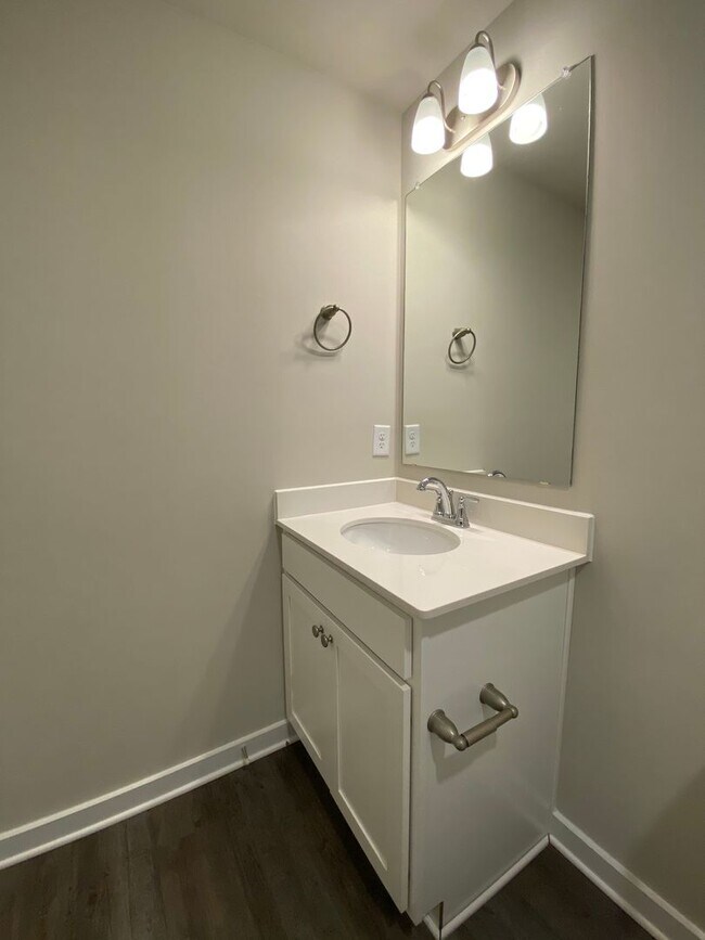 Building Photo - 130 Ridgeview Cir