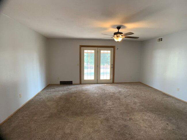 Building Photo - Midwest City 3 Bedroom.